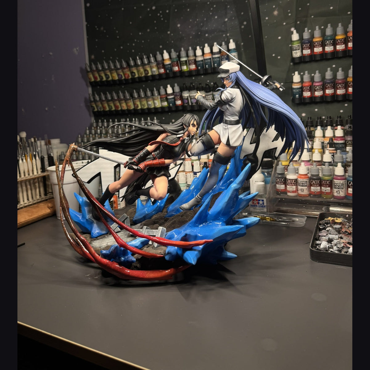 Akame vs Esdeath — Hand-Painted Diorama • 65 cm — actual product photograph, conventionally processed from the original.